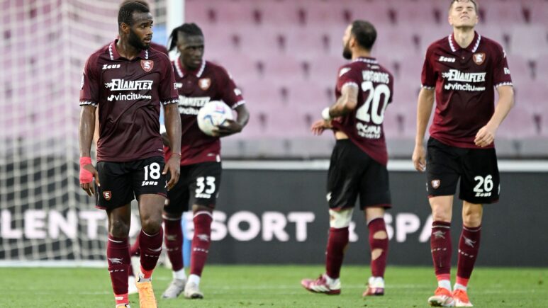 FBL-GER-BUNDESLIGA-DORTMUND-KIEL