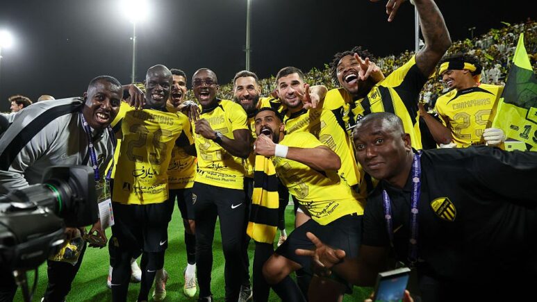 لاعبو الهلال